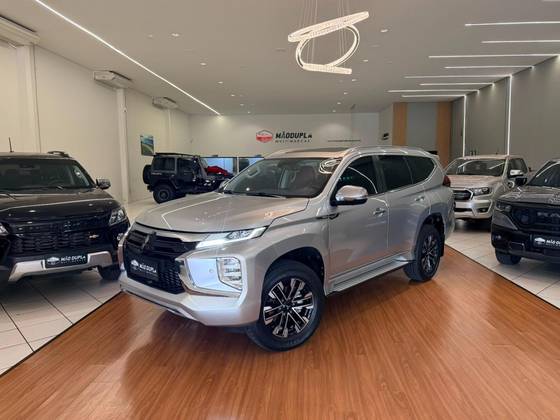 MITSUBISHI L200 TRITON 2.4 16V TURBO DIESEL SPORT HPE CD 4P 4X4 AUTOMÁTICO MITSUBISHI L200 TRITON 2.4 16V TURBO DIESEL SPORT HPE CD 4P 4X4 AUTOMÁTICO